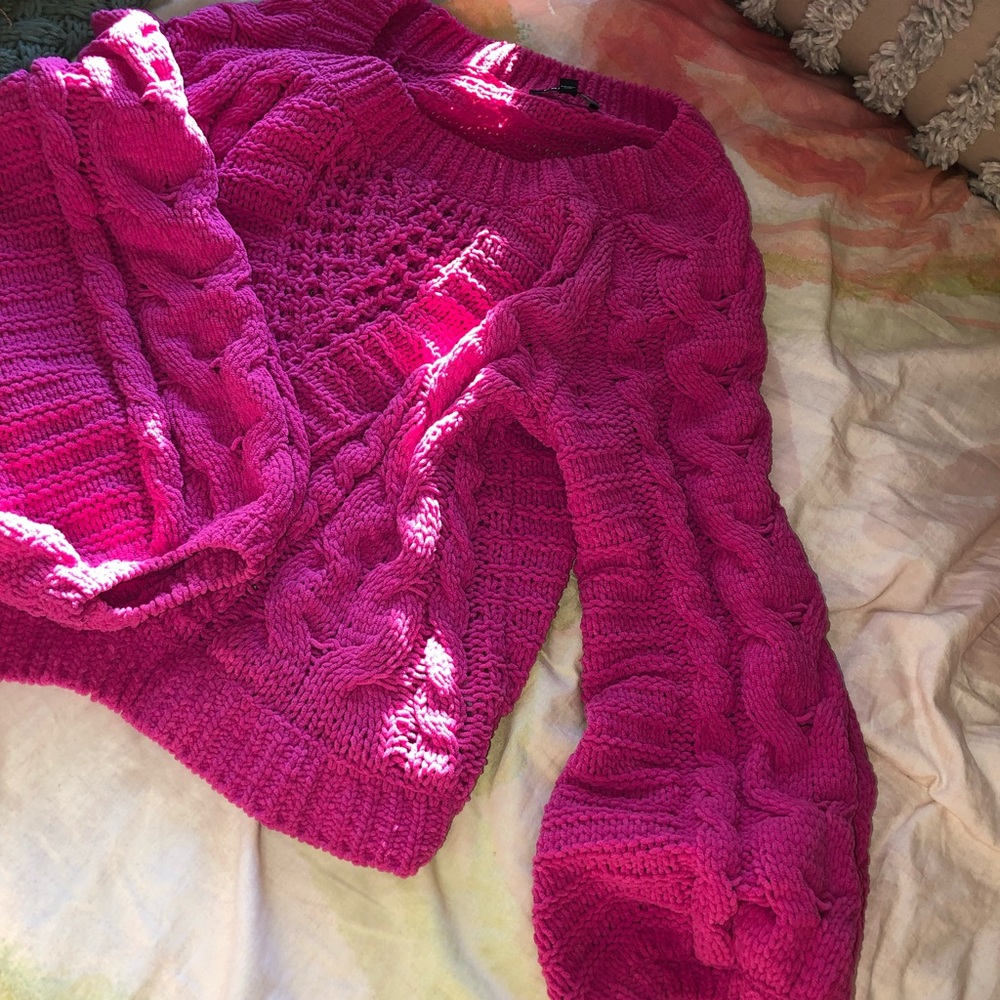 HOT PINK bell sleeve sweater from Express! 💕✨